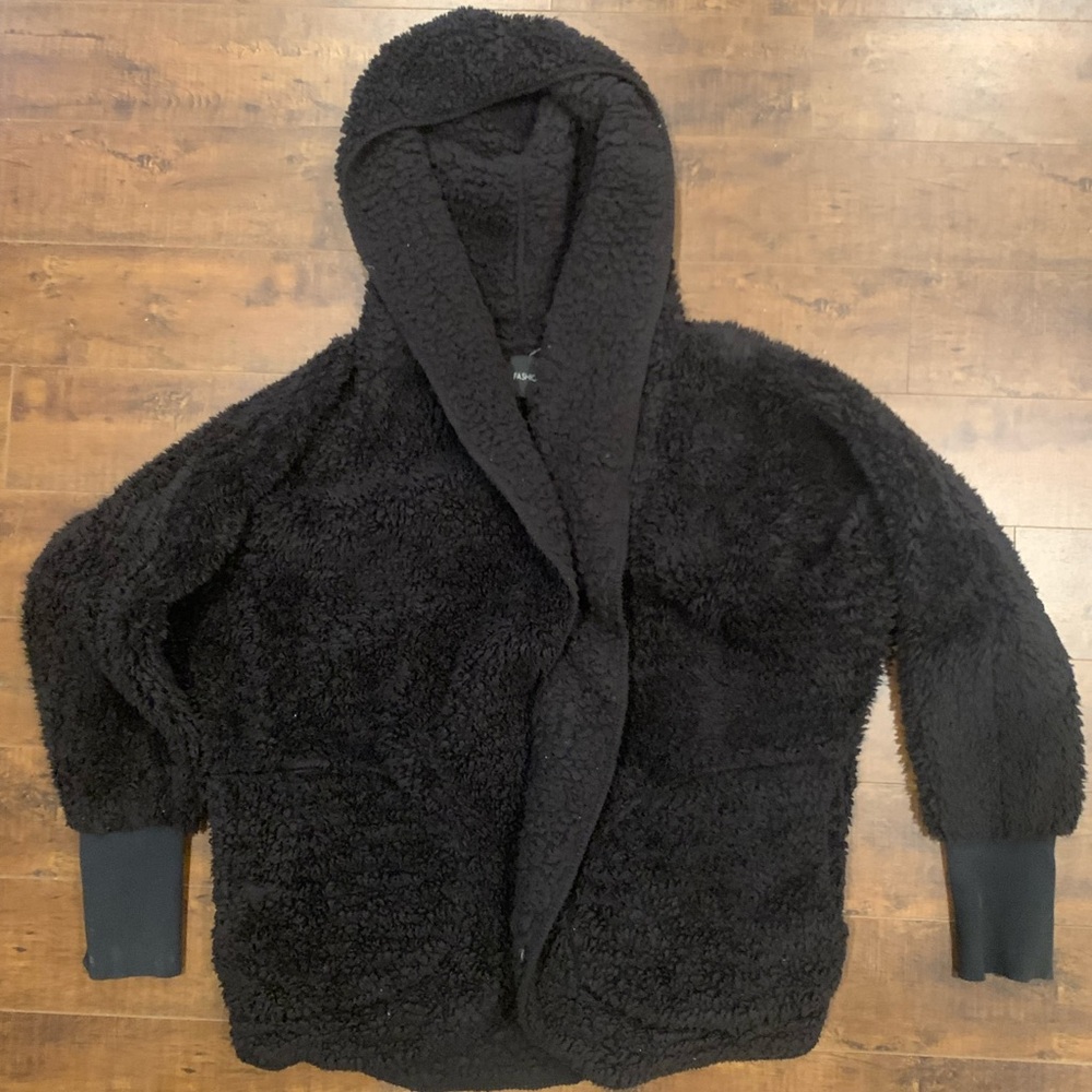 Black S/M Fashion Nova sweater jacket